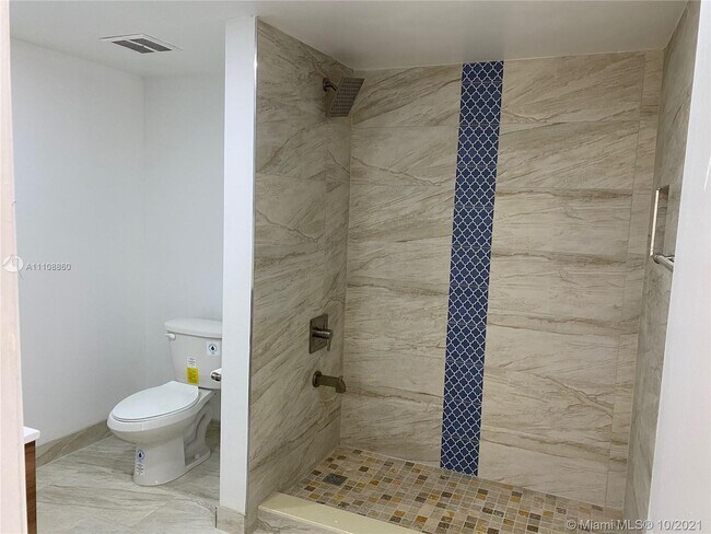 Foto del edificio - 17600 NW 68th Ave