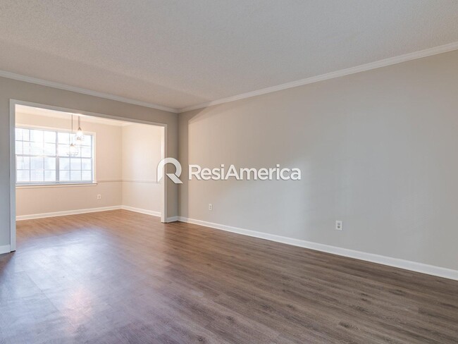 Building Photo - Large, Renovated 3BR/3B Home in 38125!