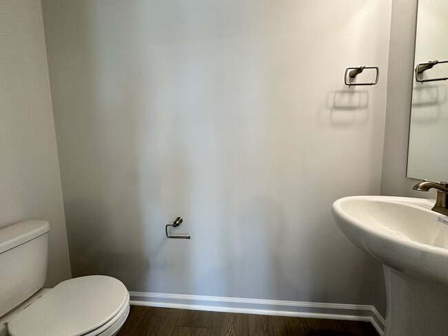 Building Photo - 2801 Farmhouse Dr