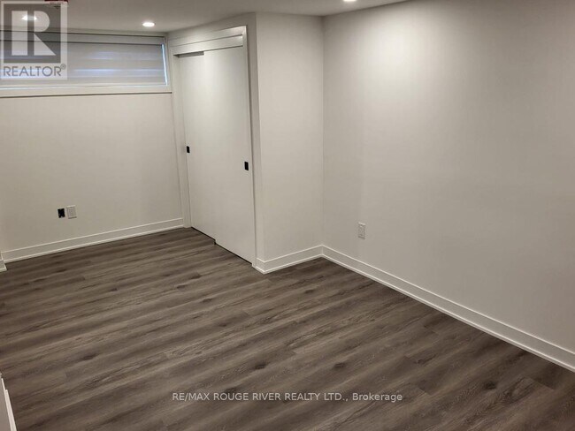 Photo du bâtiment - 116 Elinor Ave