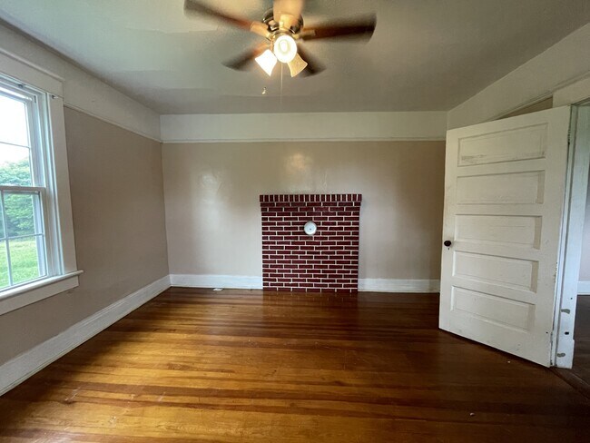 Building Photo - 169 Crescent Ln