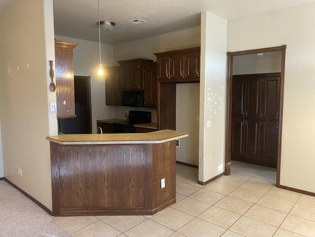 Building Photo - 617 Allison Ln