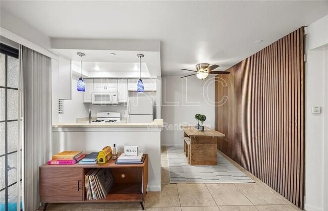 Building Photo - 1068 Calle Del Cerro