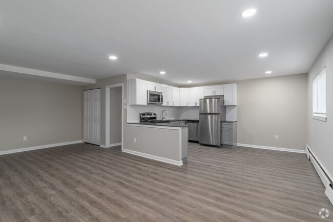 2BR, 1BA - 888SF Living Room - Rolling Green
