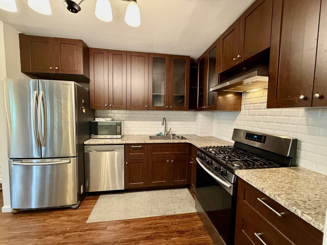Foto principal - 205-40 Brian Crescent