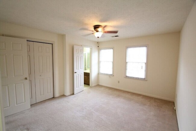 Building Photo - 5288 Weyden Ct
