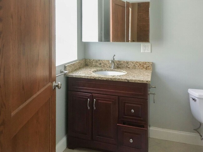 Foto del edificio - 4836-38 North Paulina Street, Unit G