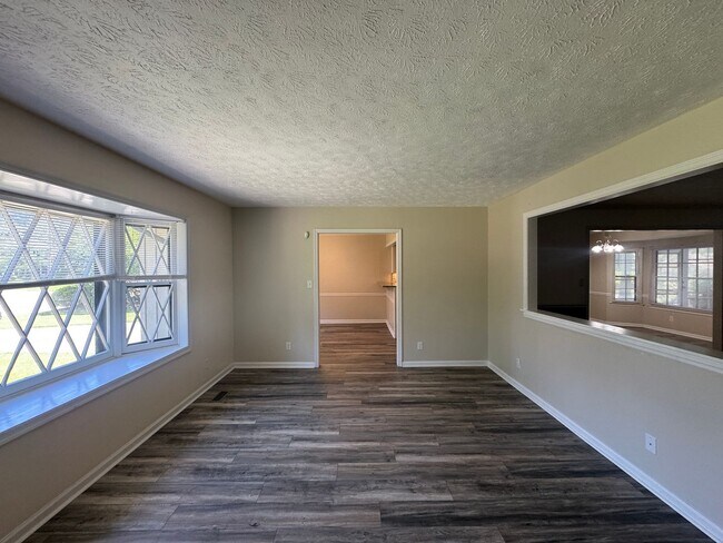 Foto del edificio - Charming 3 Bed 2.5 Bath Fayetteville Home