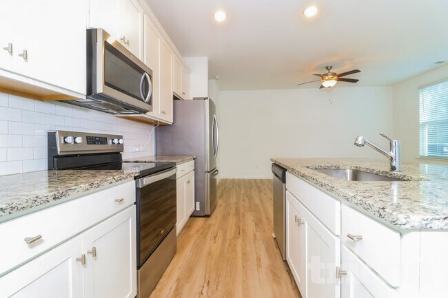 Foto del edificio - 459 Rosemary Park Ln