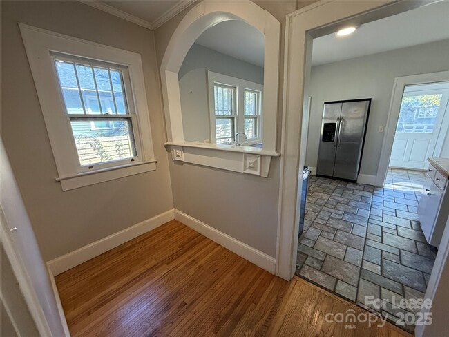 Building Photo - 319 Grandin Rd