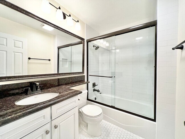 Foto del edificio - Beautiful 3BD/2BA located in the heart of ...