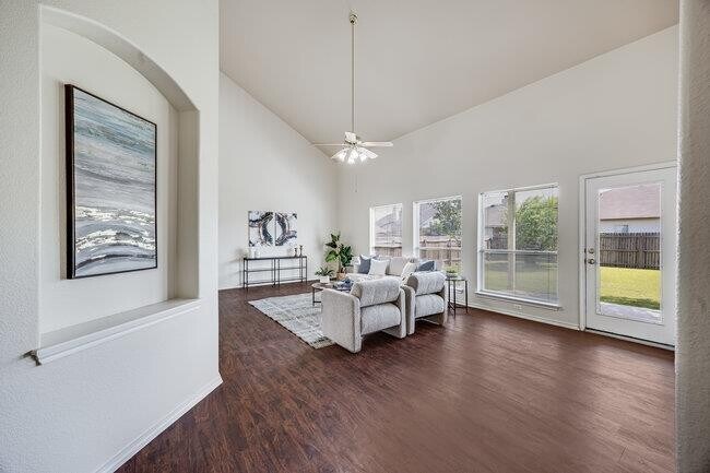 Foto del edificio - 4001 Veiled Falls Dr