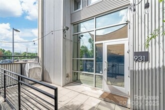 Building Photo - 931 Westmere Ave