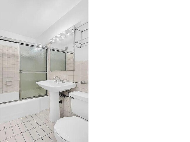 Foto del edificio - 35-20 Leverich St