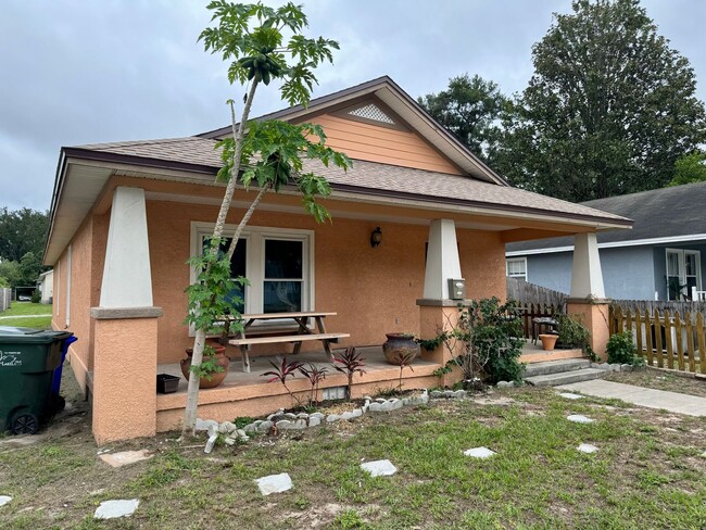 Building Photo - 3 Bedroom 2 Bath in Lakeland