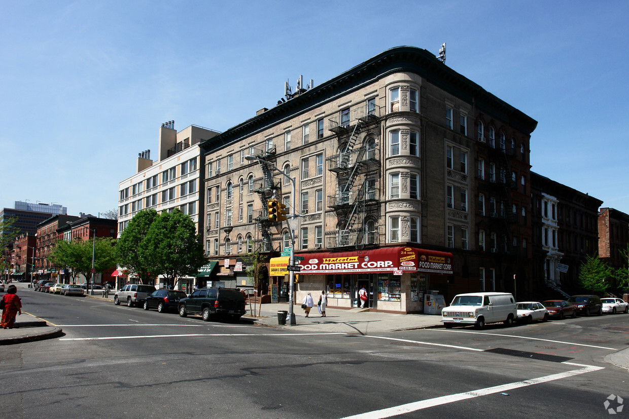 Building Photo - 393 Lenox Ave