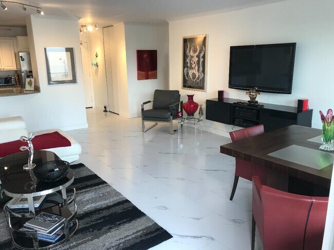 Foto del edificio - 1560 N Sandburg Terrace