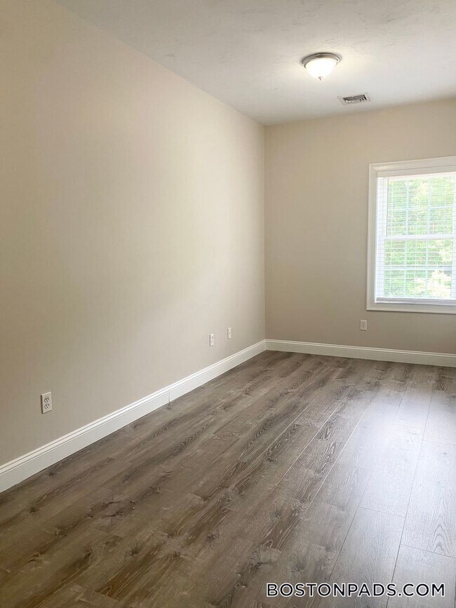 Foto del edificio - 4801 N Main St