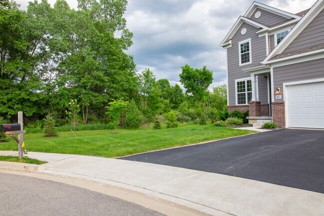 Building Photo - 2845 Beechwood Dr