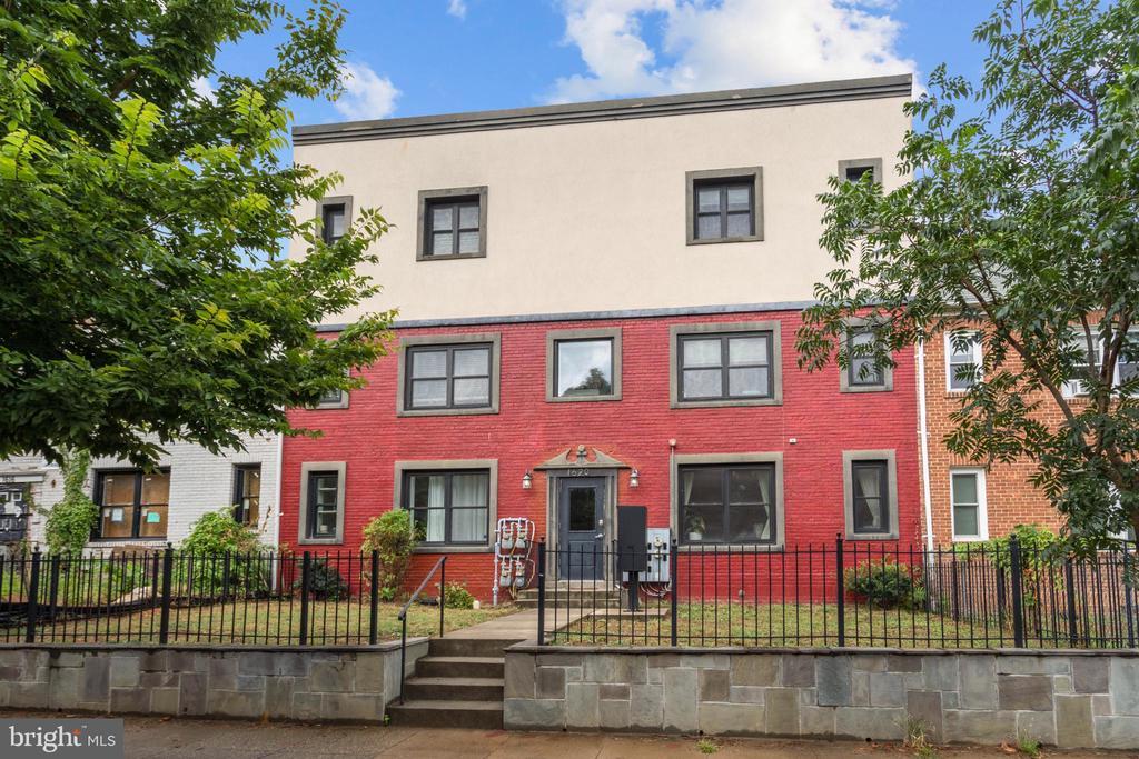 Foto principal - 1620 E St NE