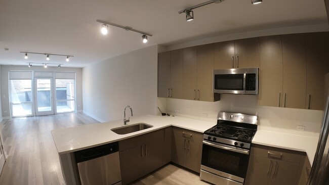 Building Photo - 1554 N Talman Ave