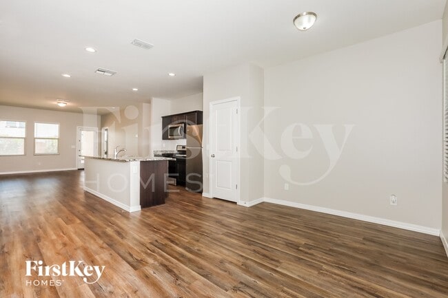 Building Photo - 335 W Powell Dr