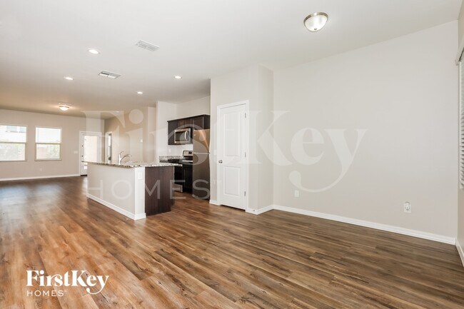 Foto del edificio - 335 W Powell Dr