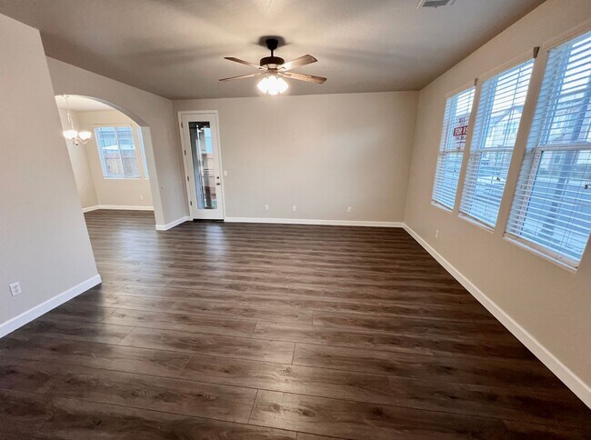 Building Photo - $2,150 Figarden & Bullard, 3 Bedroom, Sola...