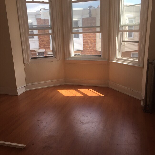 Building Photo - 4040 N Darien St