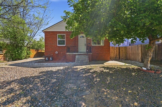 Photo - $2,895.95, 3-bed, 2-bath duplex in Denver with a washer and dryer and $300 off the first month's ... Apartment
