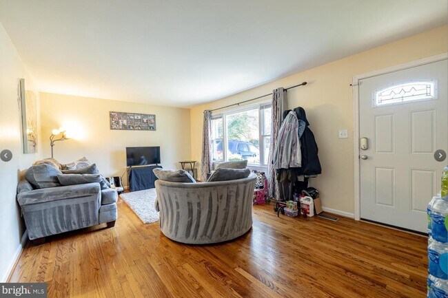 Building Photo - 2918 Capri Dr