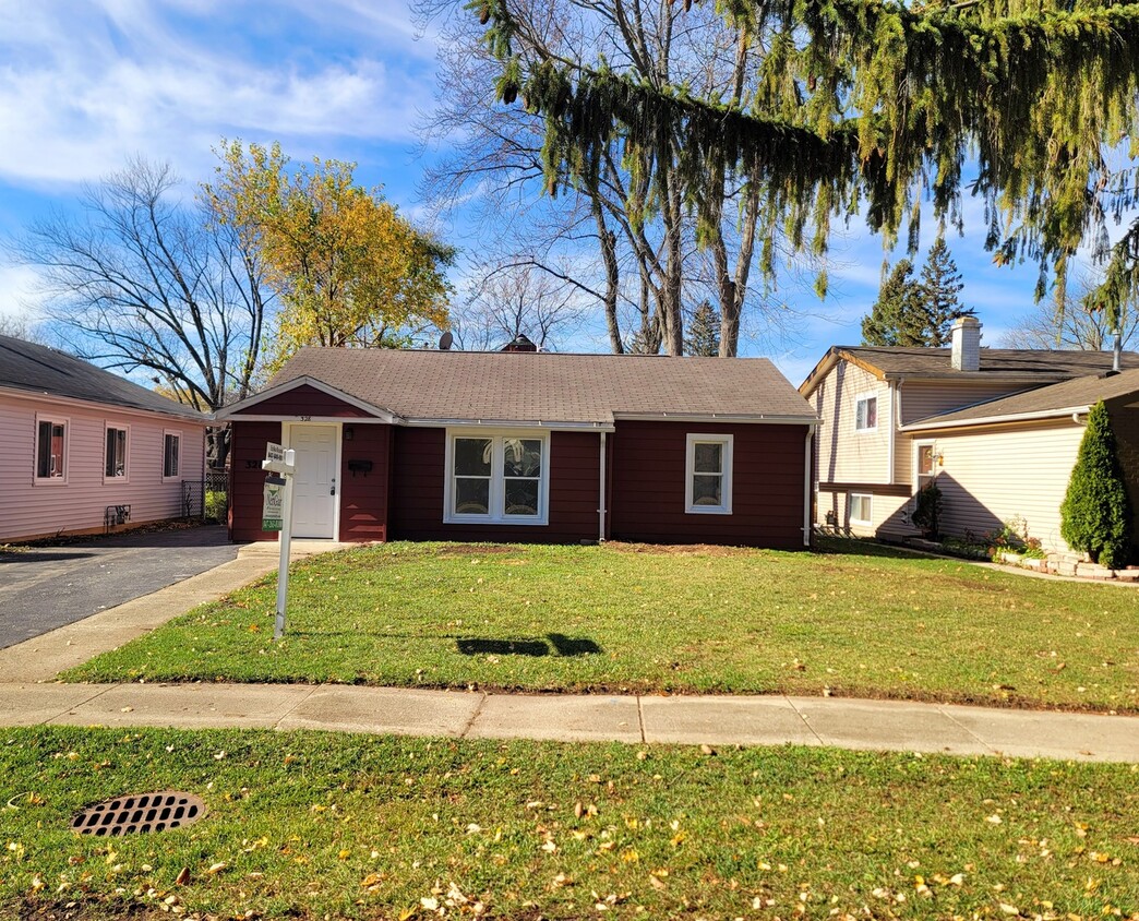 328 SW Garfield Ave, Mundelein, IL 60060 House Rental in Mundelein