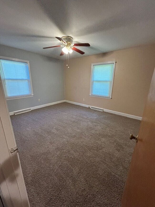 Foto del edificio - 3-bedroom, 1.5-bedroom brick home