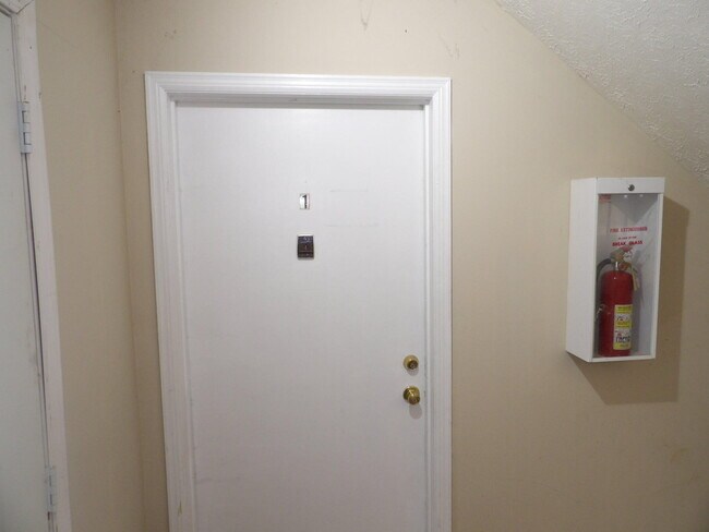 Building Photo - 102 Woodhill Ln