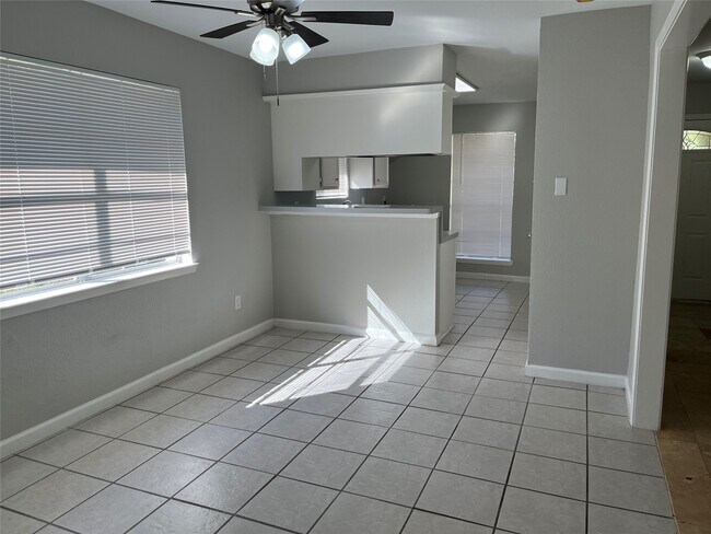 Foto del edificio - 2402 Fawnwood Ln