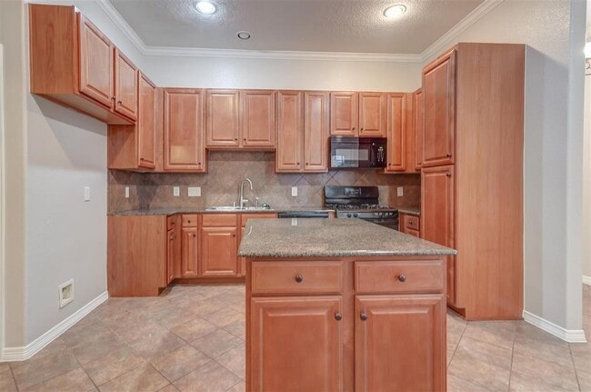 Building Photo - 1005 Sweet Pine Dr