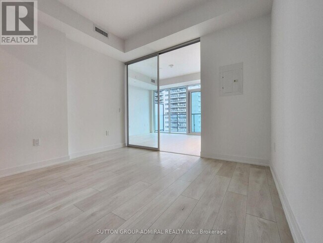 Photo du bâtiment - 127 Broadway Ave