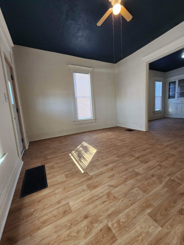 Foto del edificio - 21 Rose Ave