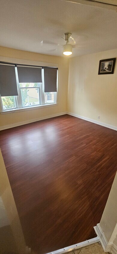 Foto principal - 1811 W 63rd St