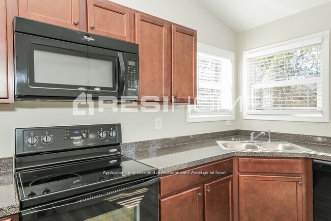 Building Photo - 32 Chimney Springs Dr