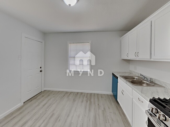 Building Photo - 5610 Pickfair Cir