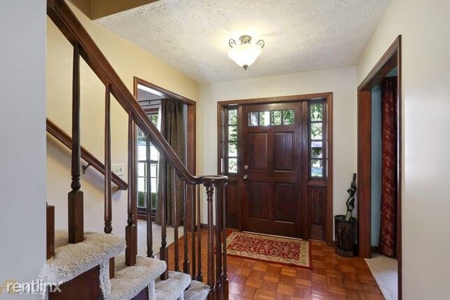Foto del edificio - 5 br, 3 bath House - 3400 Camelot Dr