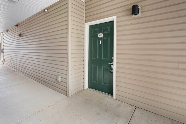 Building Photo - 845 Forest Ave #103