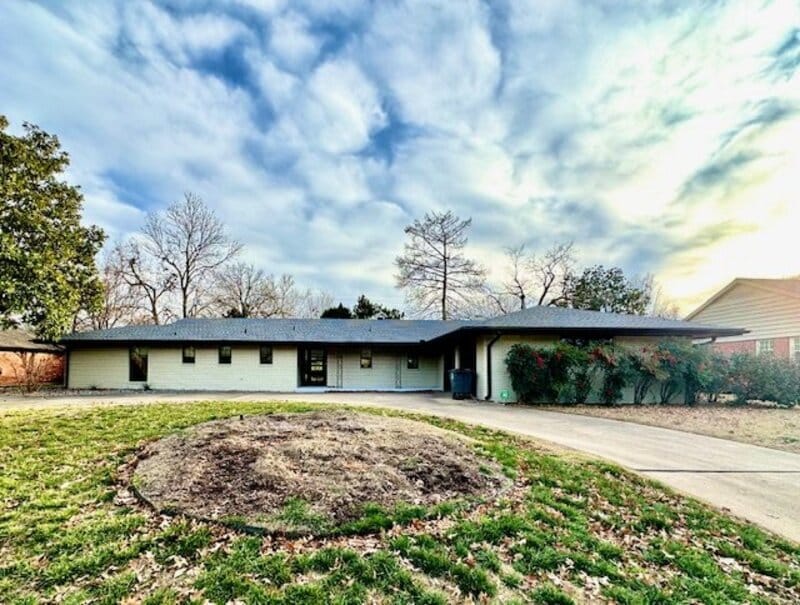 Primary Photo - 2616 E 58th St