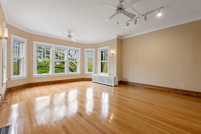 Foto del edificio - 6645 N Greenview Ave