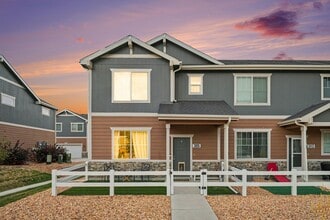Building Photo - 305 Oriole Wy