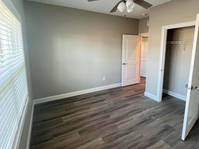 Foto del edificio - 5312 Baker Rd