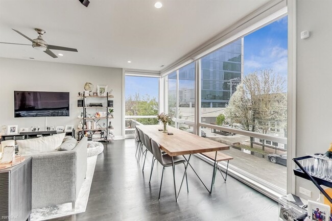 Building Photo - 2 br, 2 bath  - 2233 N Washtenaw Ave # 2S