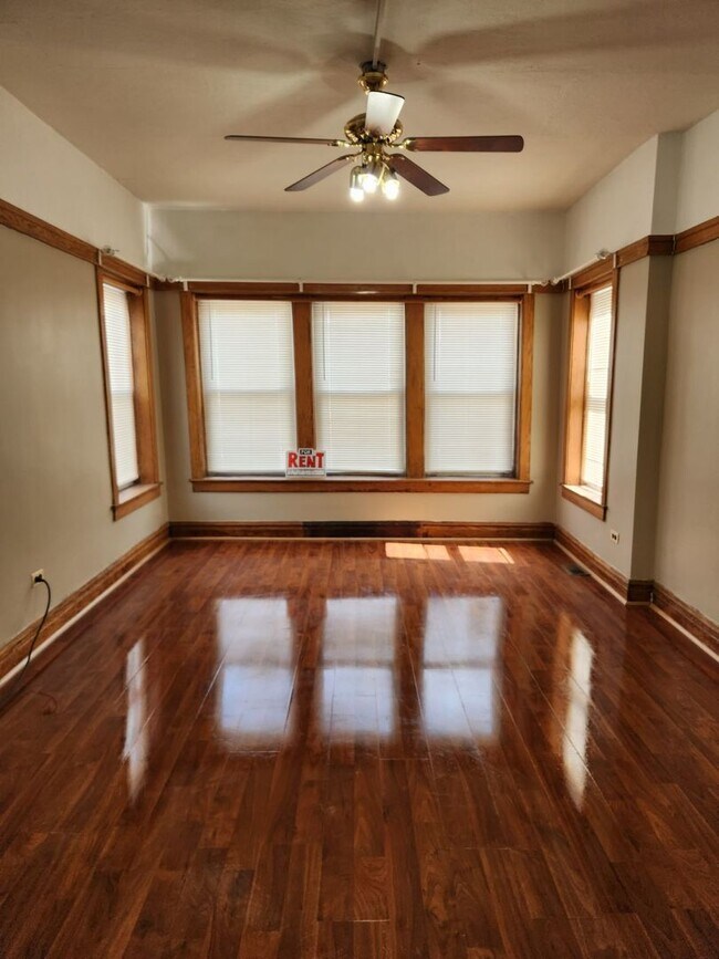 Foto del edificio - 1540 N Hamlin Ave
