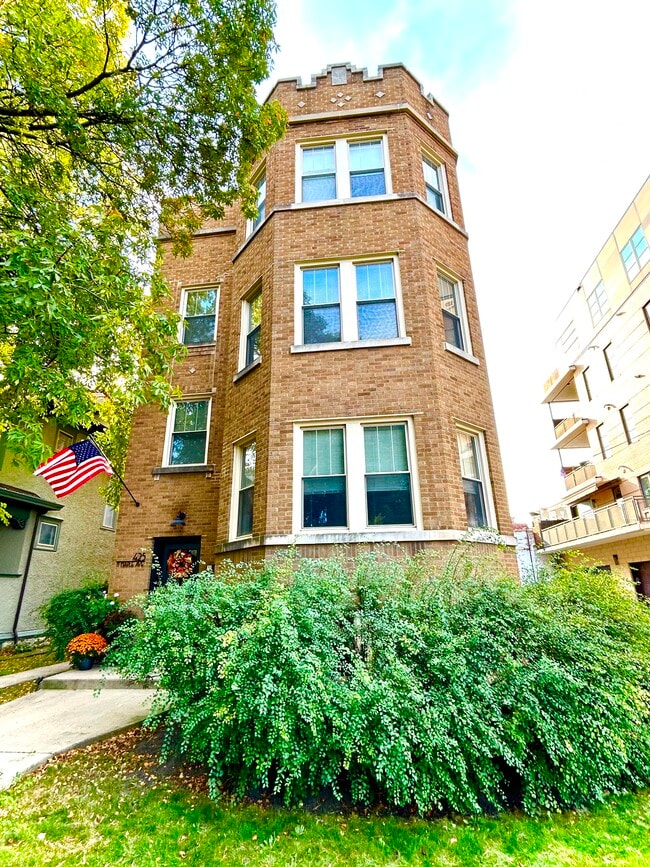 Building Exterior - 425 N Maple Ave